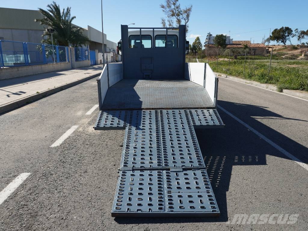 Nissan ATLEON 56.15 PORTAMAQUINARIA **41.000 KMS** Camiones portamaquinaria