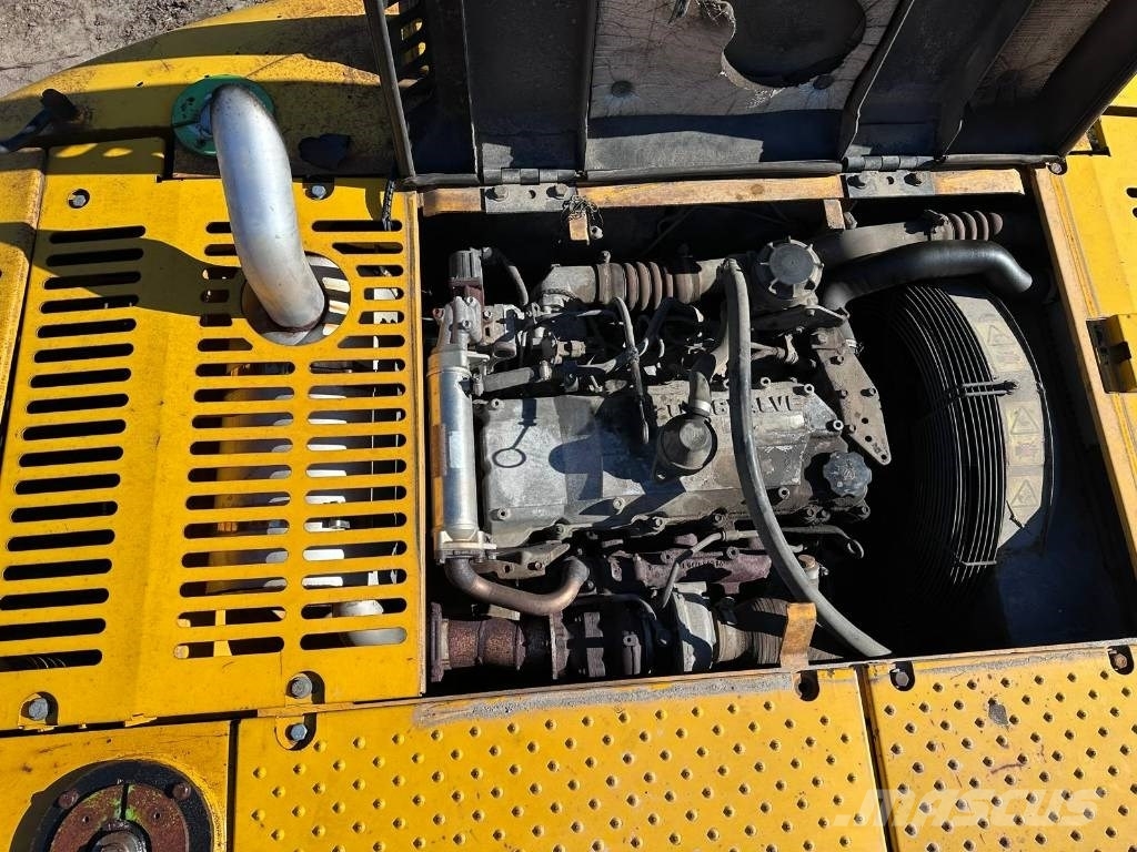 JCB JS 220 LC ISUZU Turbo 175 Hp Rototilt Klima Vikšriniai ekskavatoriai