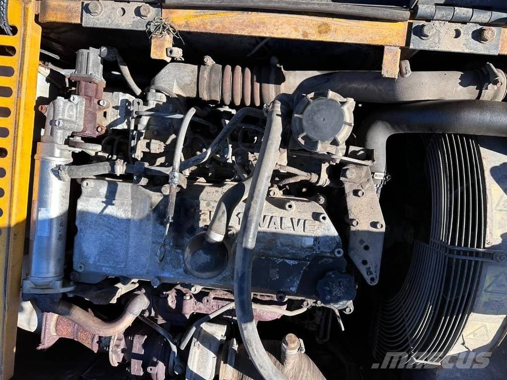 JCB JS 220 LC ISUZU Turbo 175 Hp Rototilt Klima Vikšriniai ekskavatoriai