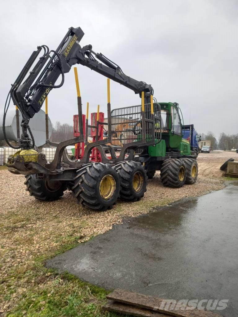 John Deere 810E Forvarderi
