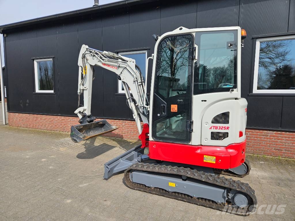 Takeuchi TB 325 R حفارات صغيرة أقل من 7 طن (حفارات صغيرة)