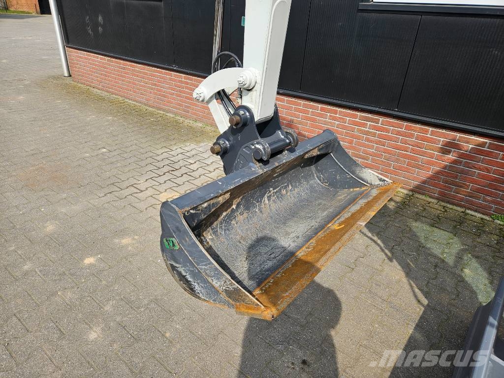 Takeuchi TB 325 R حفارات صغيرة أقل من 7 طن (حفارات صغيرة)