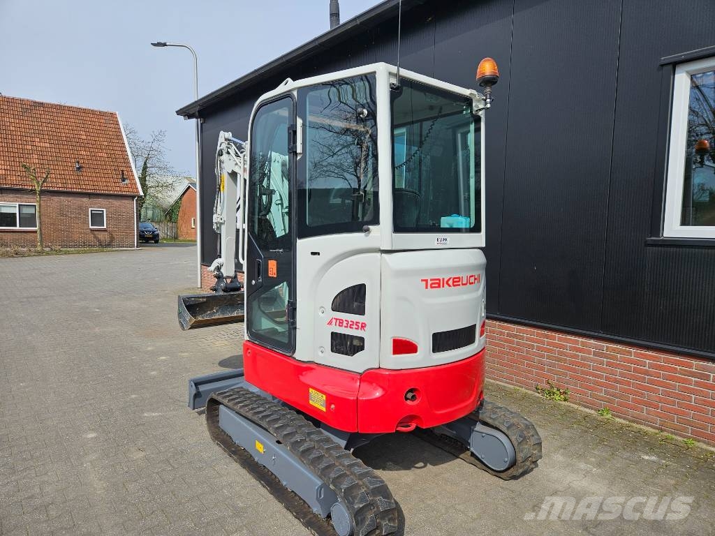 Takeuchi TB 325 R حفارات صغيرة أقل من 7 طن (حفارات صغيرة)