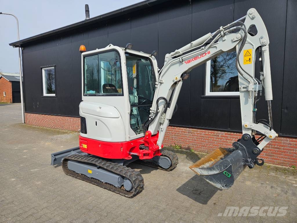 Takeuchi TB 325 R حفارات صغيرة أقل من 7 طن (حفارات صغيرة)