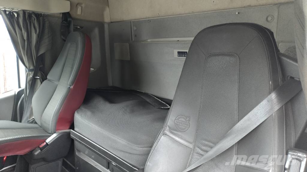 Volvo FH13 6x2 sivuauk+pl-nostin +5 aks kärry Camiones con caja de remolque