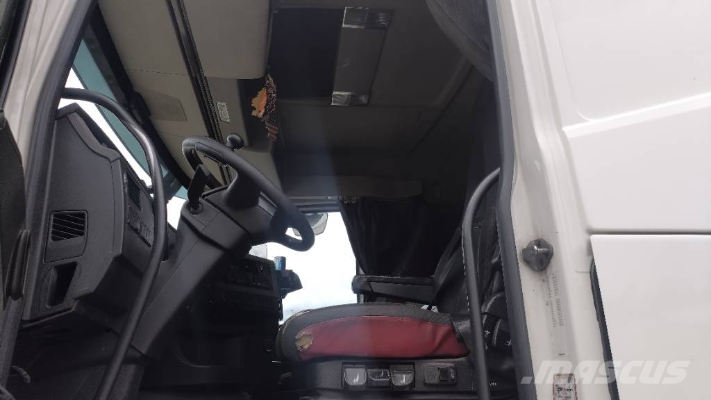 Volvo FH13 6x2 sivuauk+pl-nostin +5 aks kärry Camiones con caja de remolque