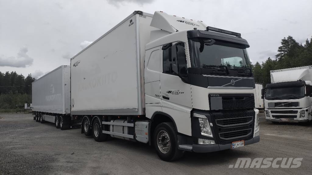 Volvo FH13 6x2 sivuauk+pl-nostin +5 aks kärry Camiones con caja de remolque