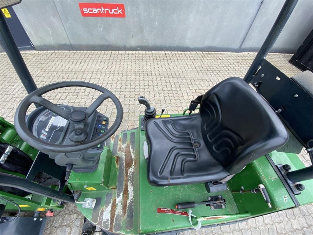 Uni-Loader 2675 لوادر متعددة الأغراض