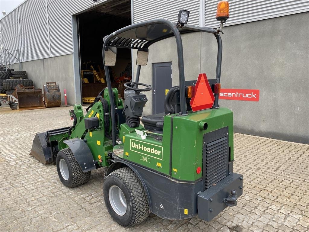 Uni-Loader 2675 لوادر متعددة الأغراض