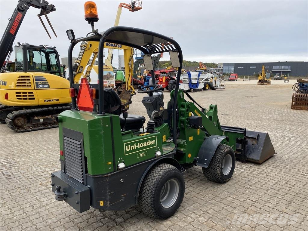 Uni-Loader 2675 لوادر متعددة الأغراض