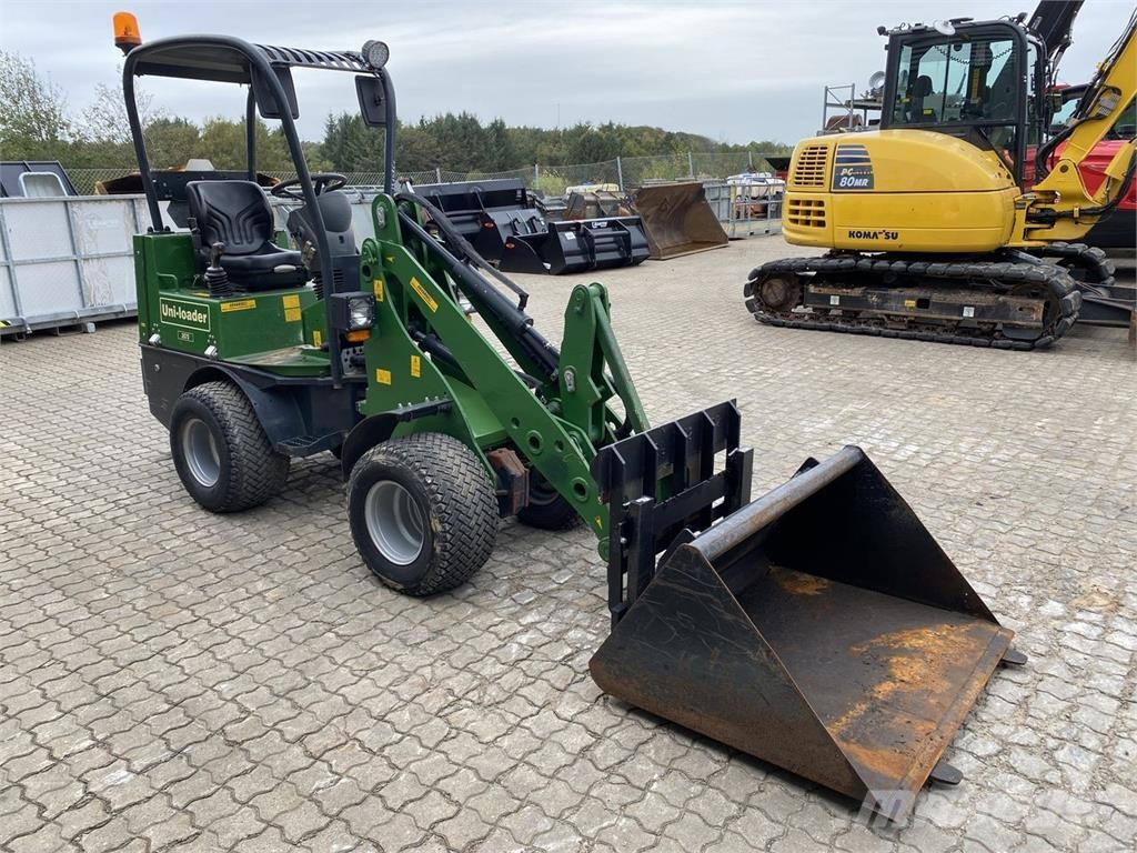 Uni-Loader 2675 لوادر متعددة الأغراض