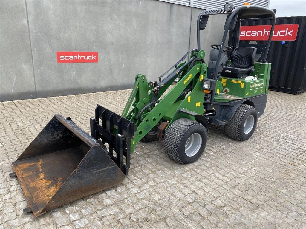 Uni-Loader 2675 لوادر متعددة الأغراض