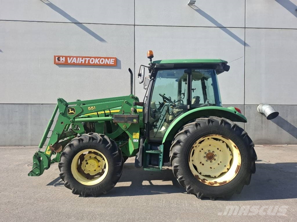 John Deere 5820
