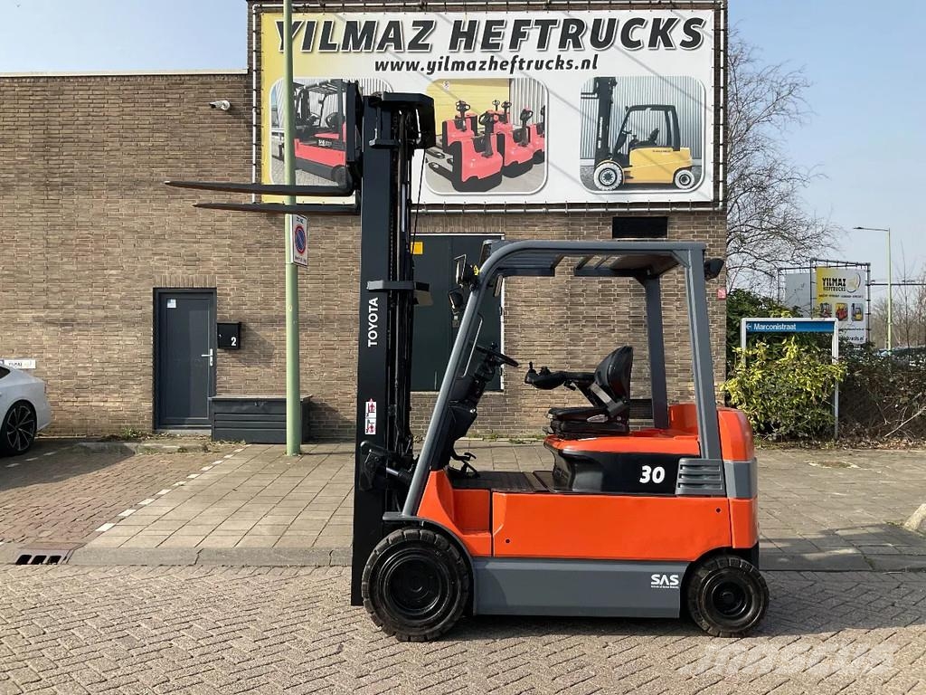 Toyota 7FBMF30 3000KG 5.50METER HEFTRUCK شاحنات ذات رافعات شوكية تعمل بالكهرباء
