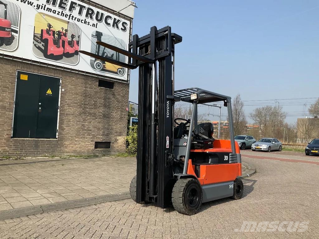 Toyota 7FBMF30 3000KG 5.50METER HEFTRUCK شاحنات ذات رافعات شوكية تعمل بالكهرباء