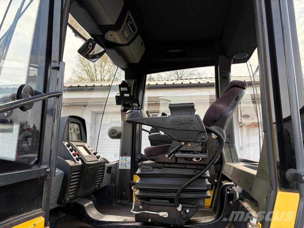 Bomag BW 151 AD-5 مداحل ثنائية الاسطوانة