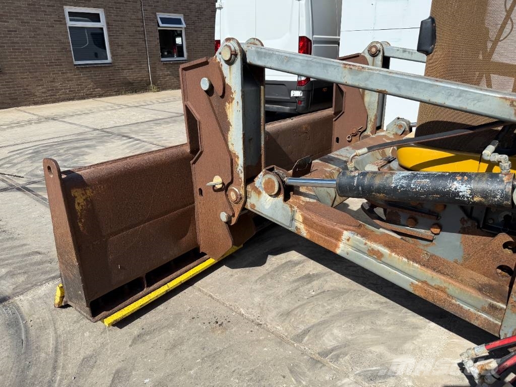 CAT Challenger MT865B - German Machine / Front Blade الجرارات