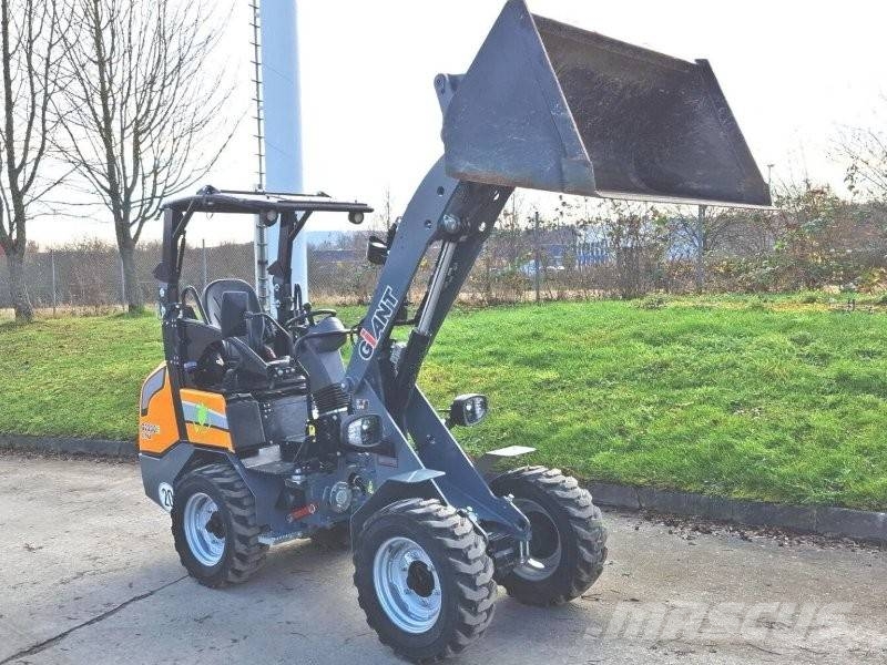 GiANT G 2200 E X-Tra Elektro / electric Carregadoras de direcção deslizante
