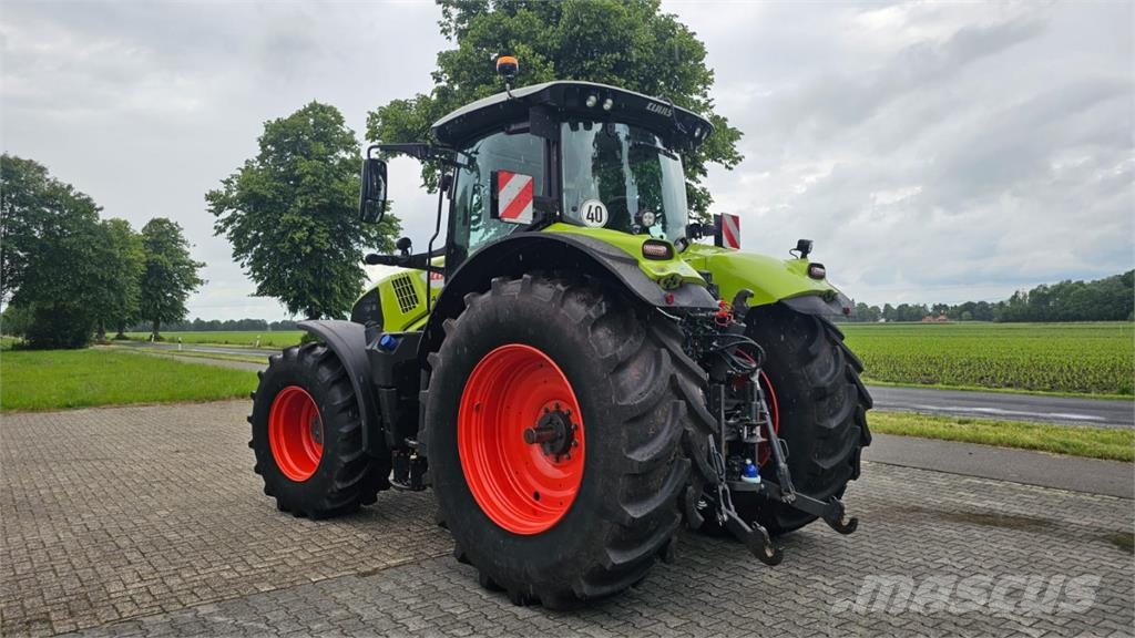 CLAAS Axion 810 Cmatic Traktori