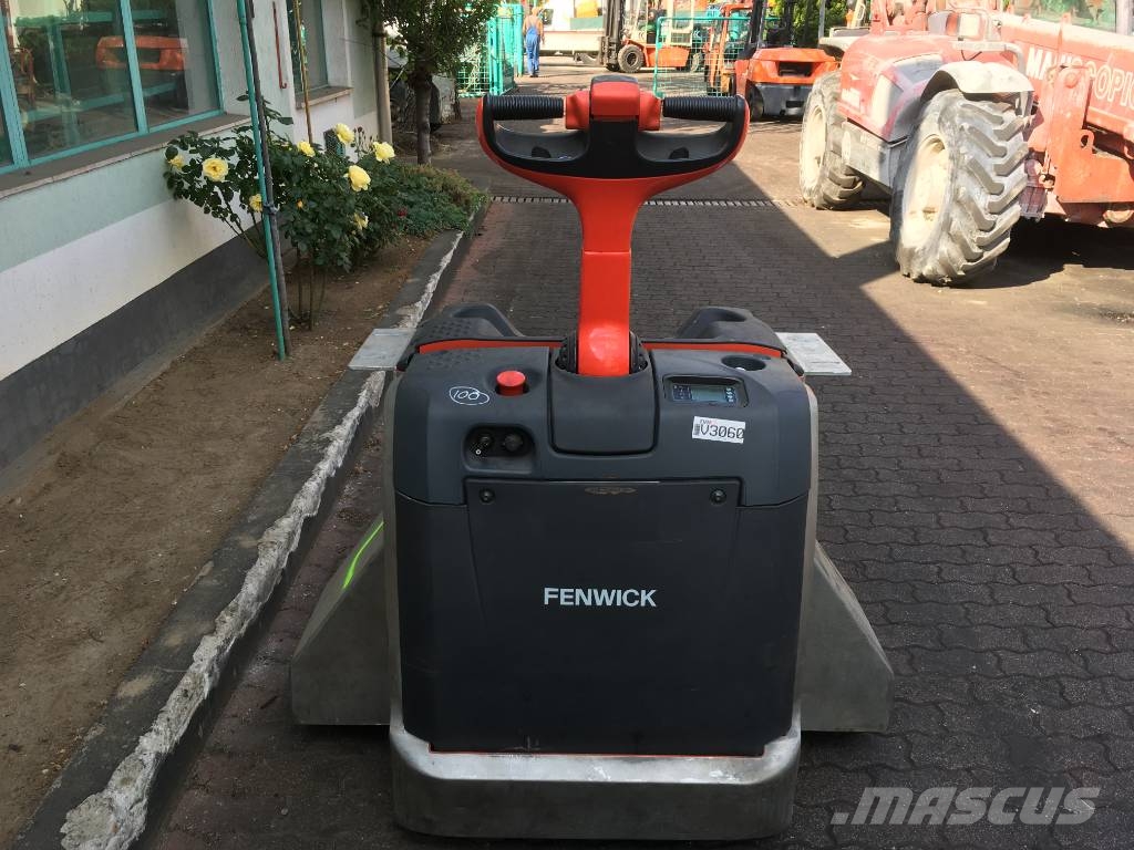 Linde T30 TOWING STACKER V-3060 OB Vučna vozila