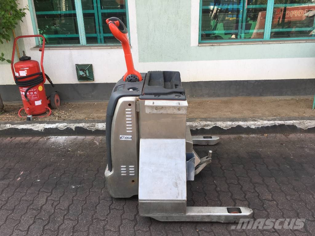 Linde T30 TOWING STACKER V-3060 OB Vučna vozila