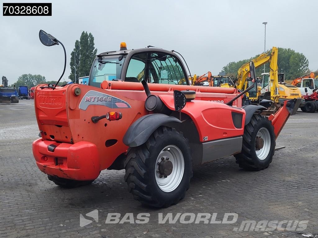 Manitou MT1440 مناولات متداخلة