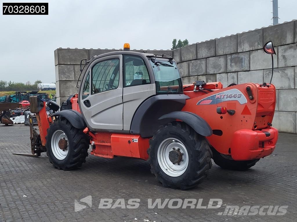 Manitou MT1440 مناولات متداخلة