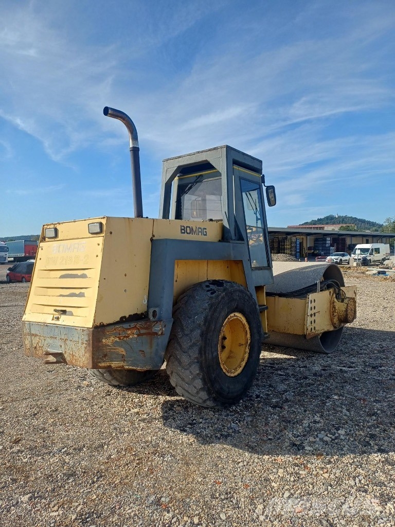 Bomag BW 219 D-2 مداحل أحادية الأسطوانة