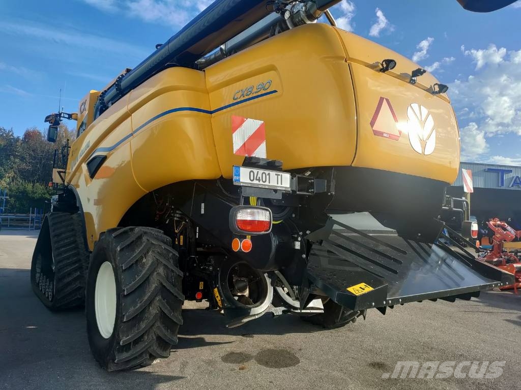 New Holland CX 8.90 SLH + MACDON FD230 Kombinované zberacie stroje