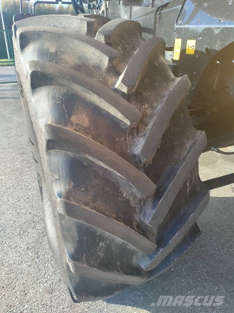 New Holland CX 8.90 SLH + MACDON FD230 Kombinované zberacie stroje