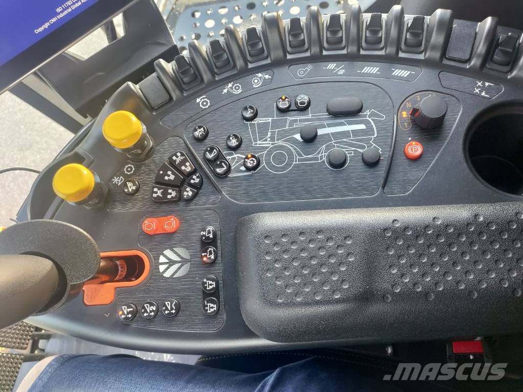 New Holland CX 8.90 SLH + MACDON FD230 Kombinované zberacie stroje