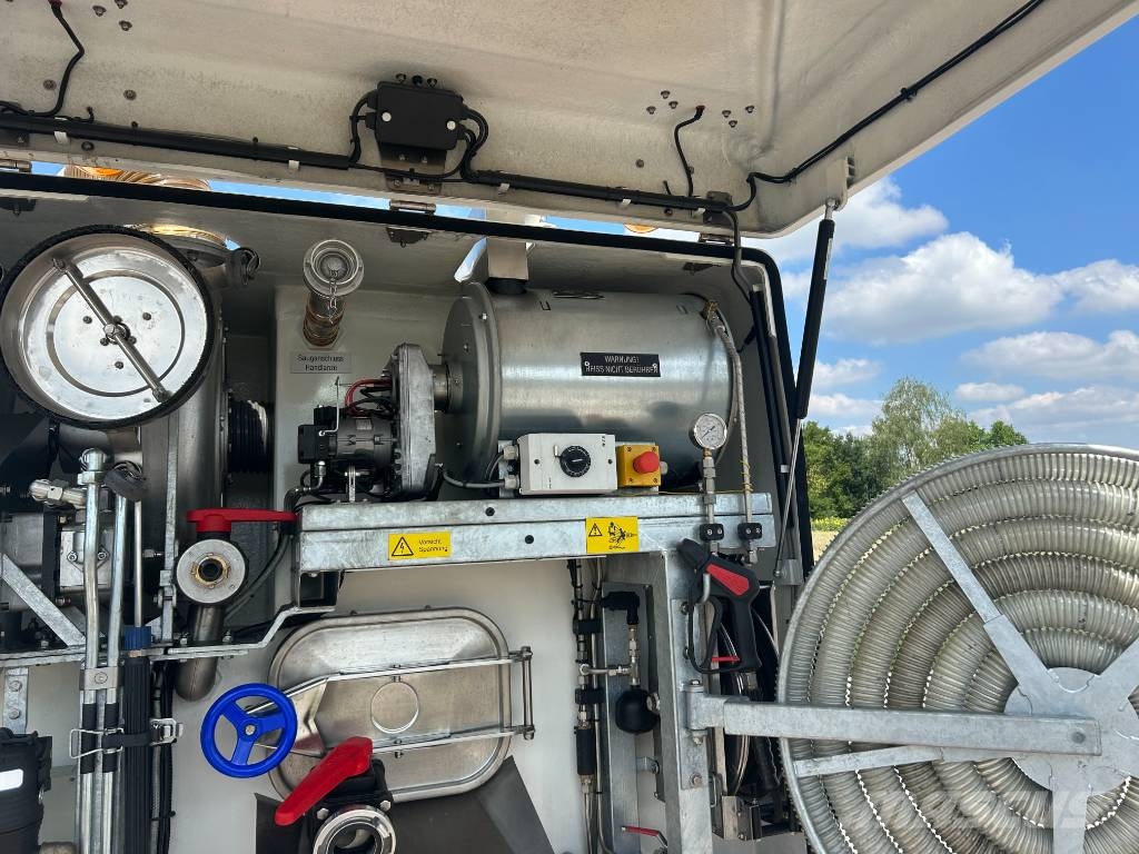 Multicar M31H mit ICT Aufbau Nettoyeur haute pression