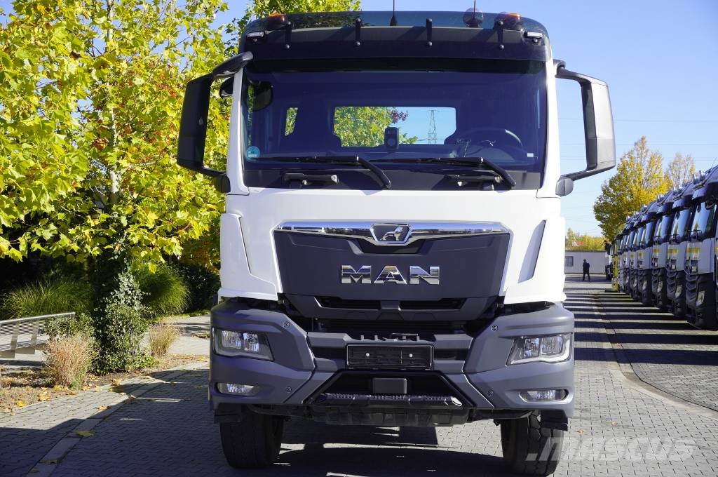 MAN TGS 26.480 6x4 / 20 tho. km!!! / chassis 530 cm Шасі з кабіною