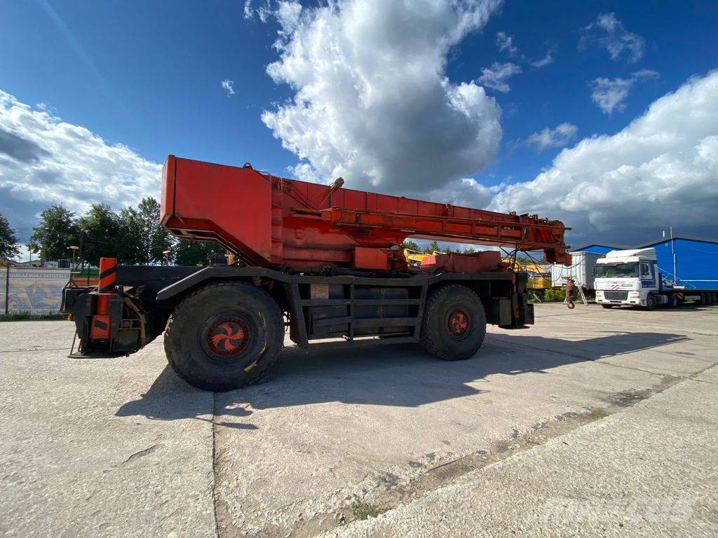Kato KR 500 Ruw terrein kranen