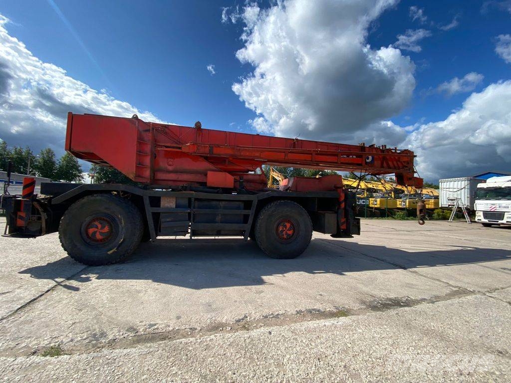 Kato KR 500 Ruw terrein kranen