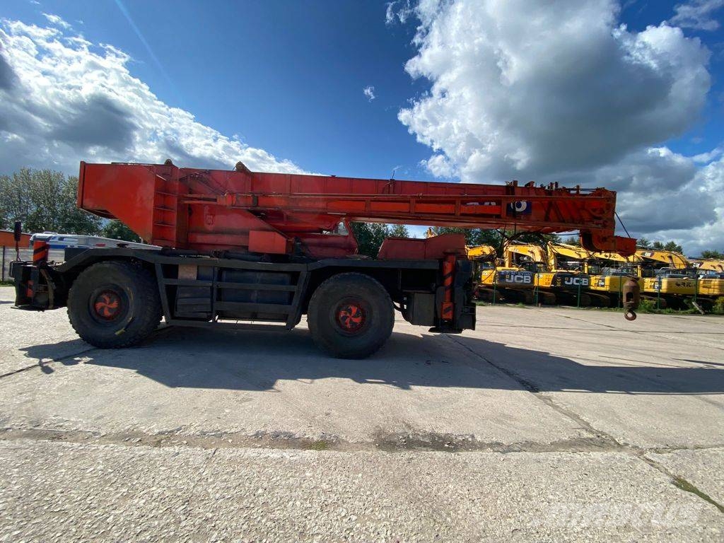 Kato KR 500 Ruw terrein kranen