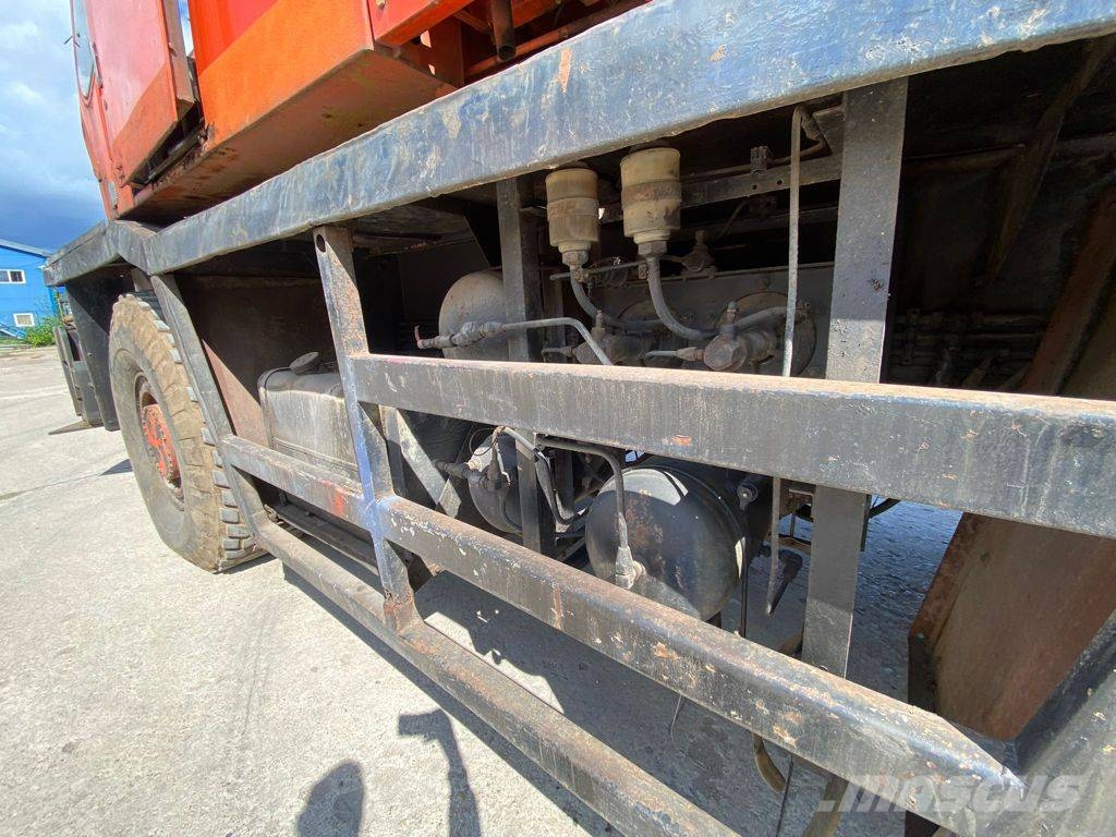Kato KR 500 Ruw terrein kranen