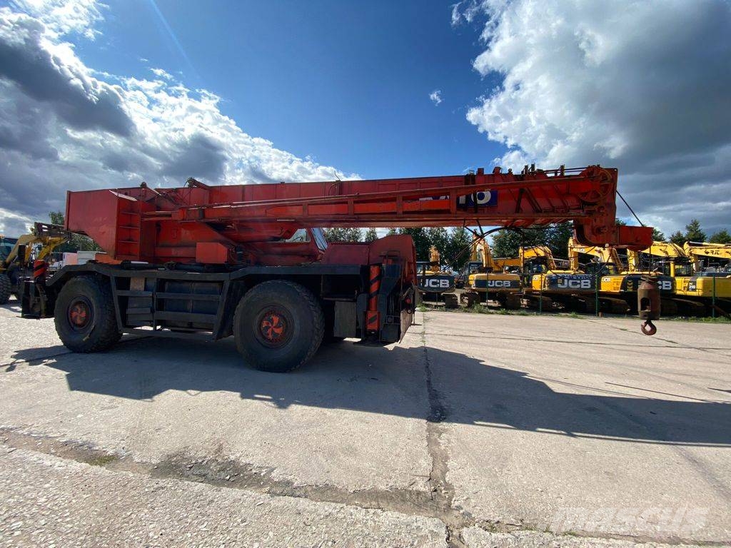 Kato KR 500 Ruw terrein kranen