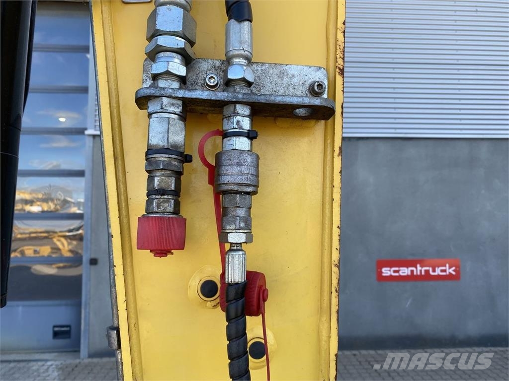 Yanmar VIO80-1A حفارات بعجل