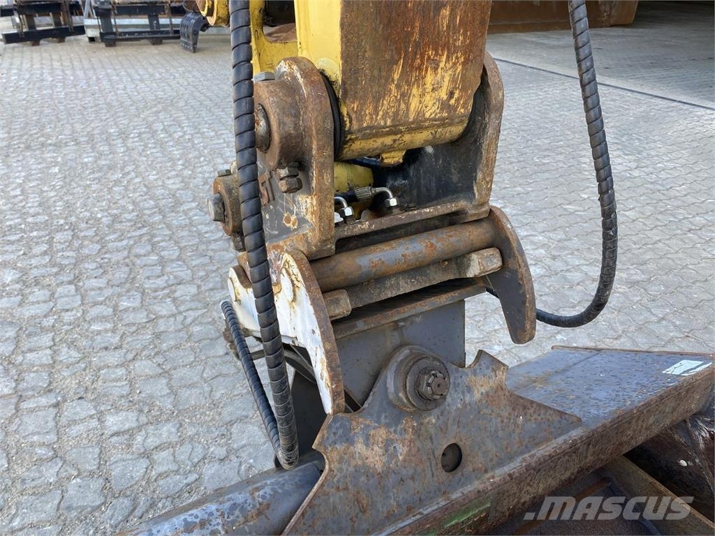 Yanmar VIO80-1A حفارات بعجل