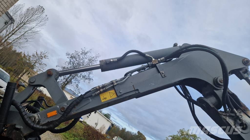 Lännen 8800 E Екскаватори-навантажувачі