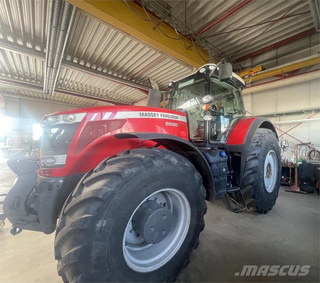 Massey Ferguson 8690 Dyna VT Traktorit