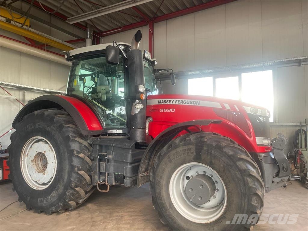 Massey Ferguson 8690 Dyna VT Traktorit