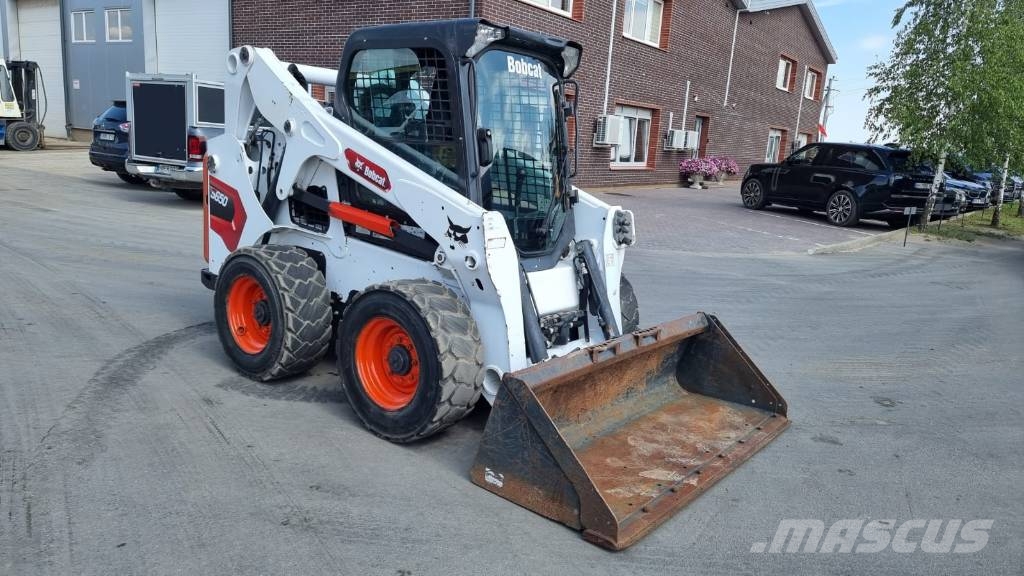 Bobcat S 650 Krautuvai su šoniniu pasukimu