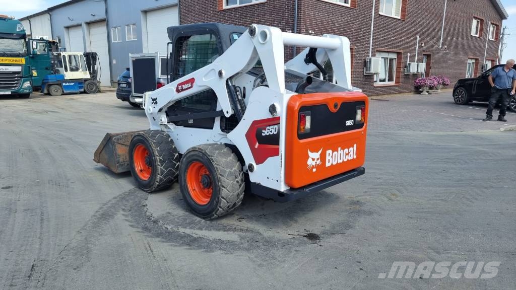 Bobcat S 650 Krautuvai su šoniniu pasukimu