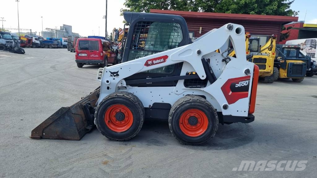 Bobcat S 650 Krautuvai su šoniniu pasukimu