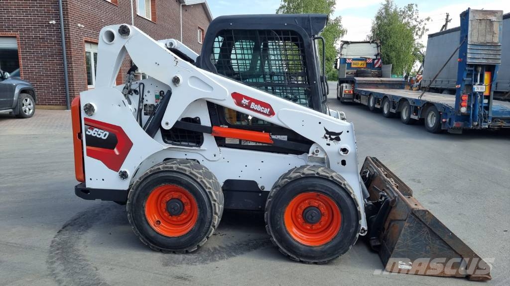 Bobcat S 650 Krautuvai su šoniniu pasukimu