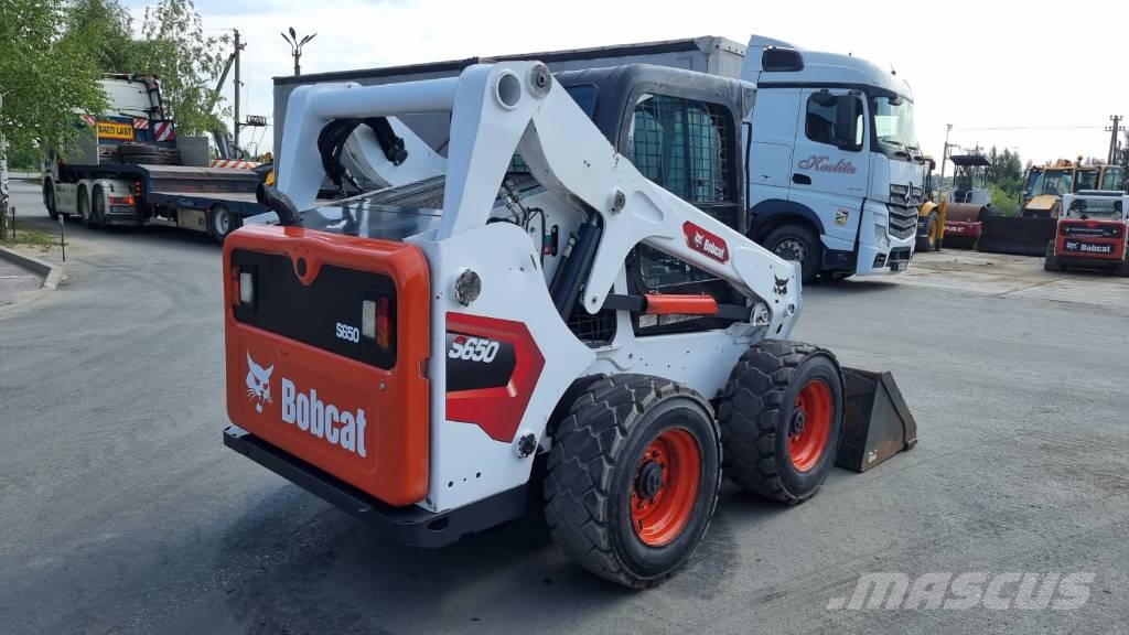 Bobcat S 650 Krautuvai su šoniniu pasukimu