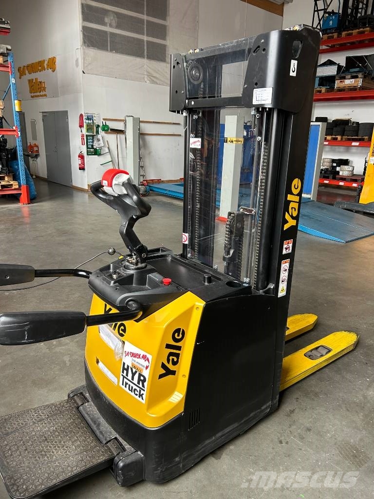 Yale MS 14 XIL Pedestrian stacker