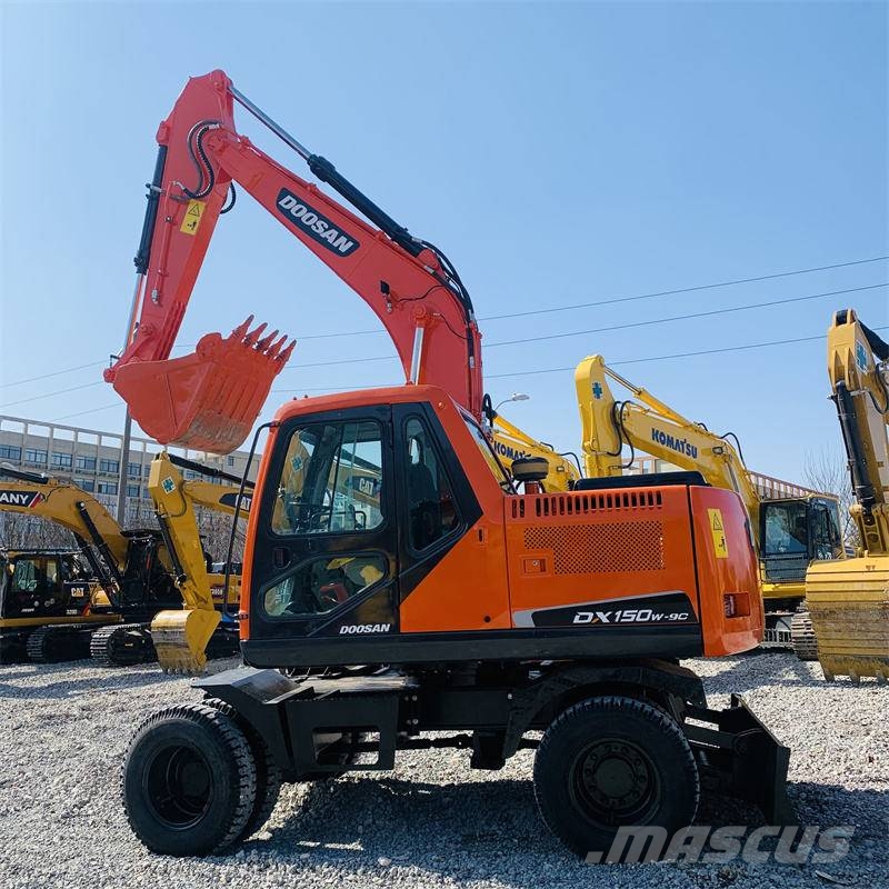 Doosan DX150W Ekskavatori uz riteņiem